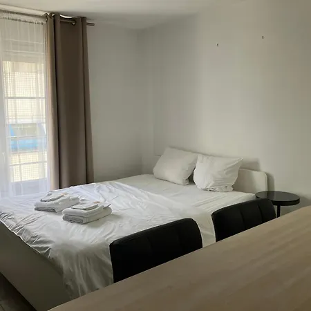 Maison Le Bac Apartment *